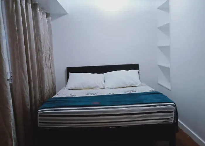 アパート 2 Bedrooms Units Forbes Area 5th Avenue Bgc Center