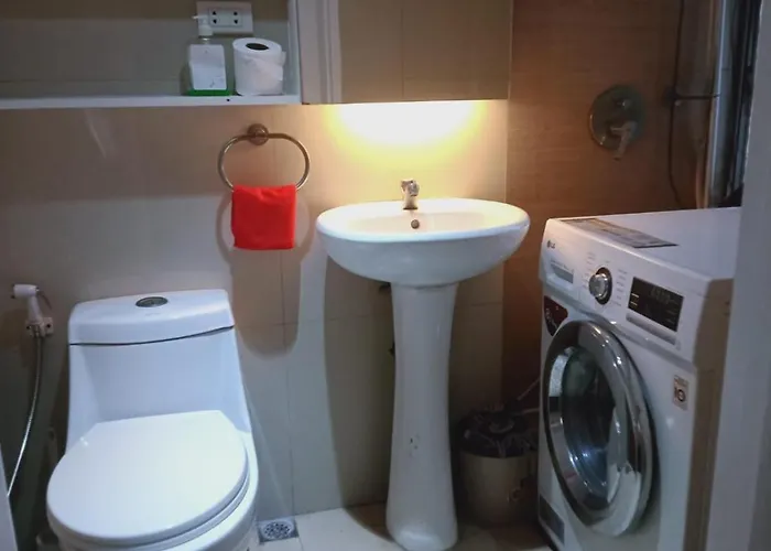 2 Bedrooms Units Forbes Area 5th Avenue Bgc Center * マニラ市
