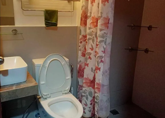 2 Bedrooms Units Forbes Area 5th Avenue Bgc Center アパート