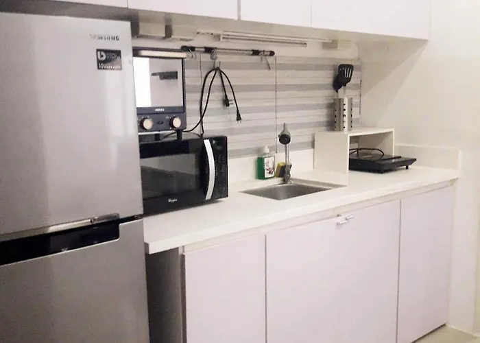 アパート 2 Bedrooms Units Forbes Area 5th Avenue Bgc Center *