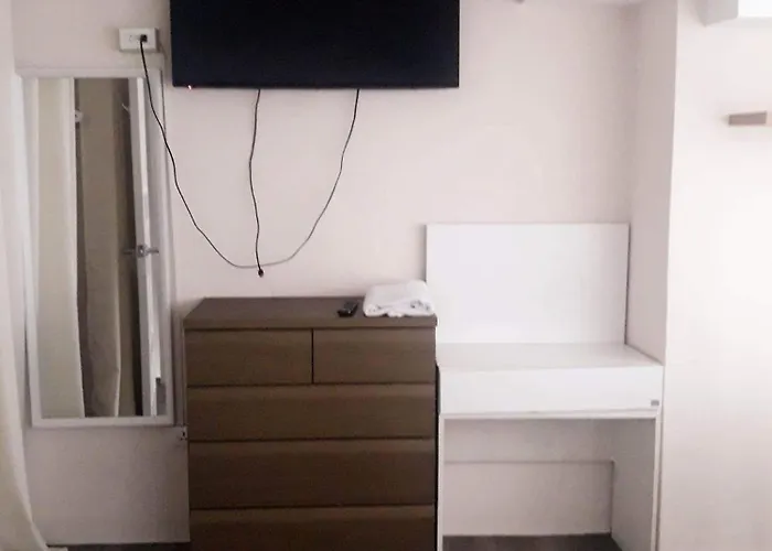 2 Bedrooms Units Forbes Area 5th Avenue Bgc Center * マニラ市